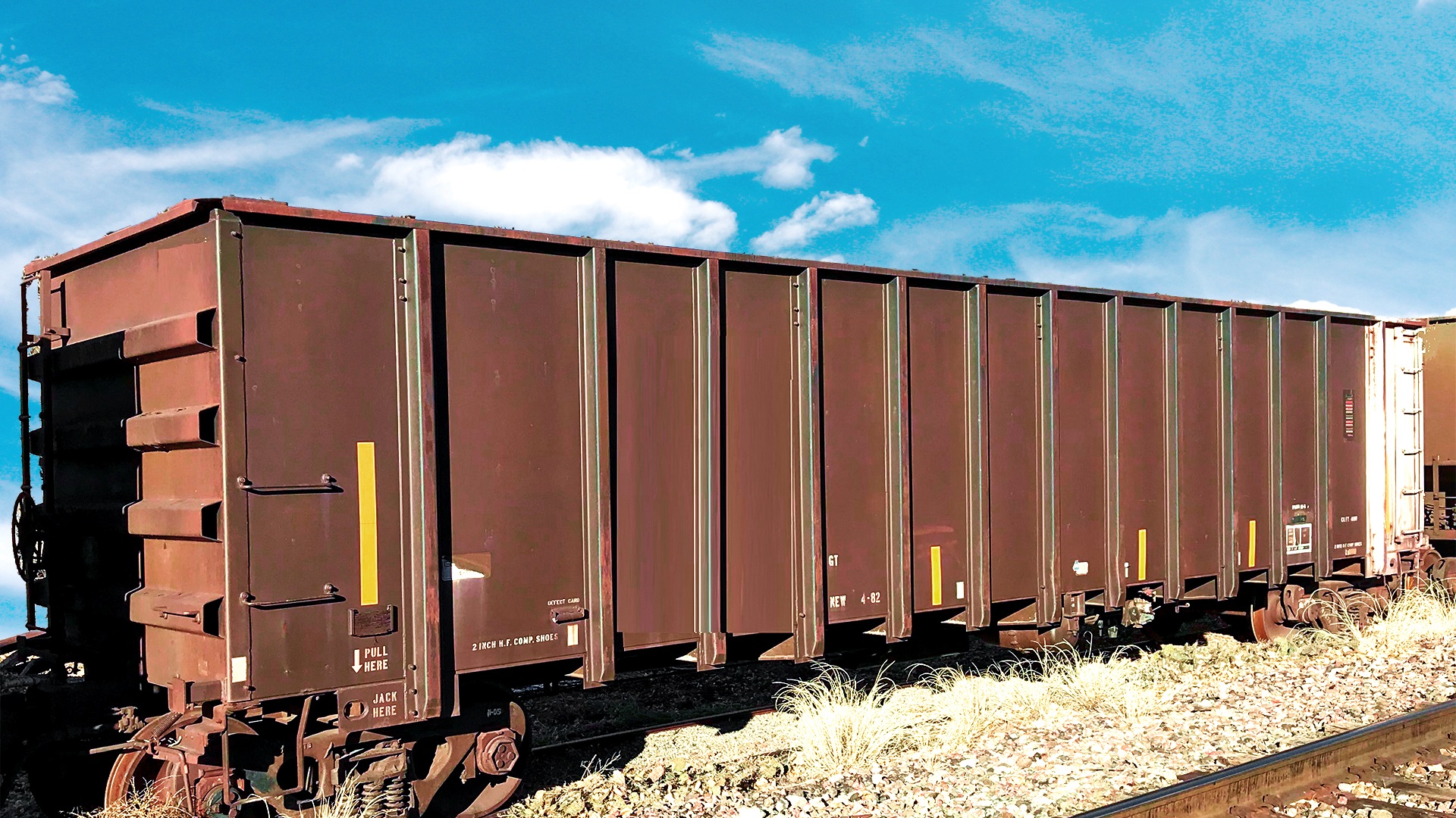 Gondola railcars ideal for coal, coke, stone, waste, scrap/steel, etc.